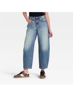 NWOT Universal Thread High Rise Barrel Jeans